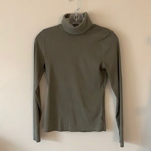 Wild fable green turtle neck!